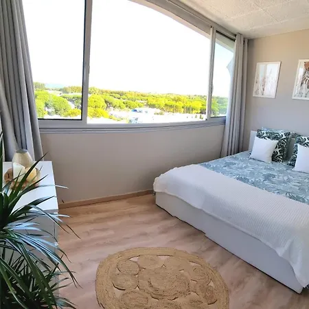A Motte Apartment *